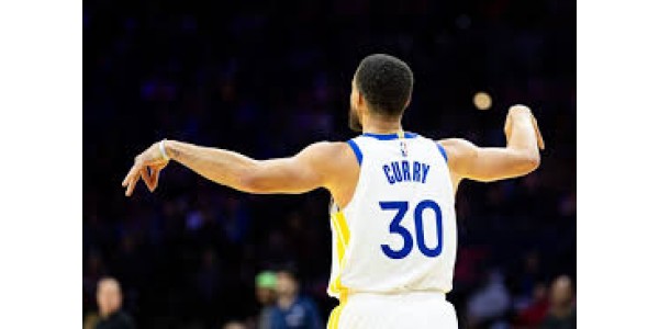 Golden State Warriors haben Stephen Currys Vertrag erneut um ein Jahr verlängert